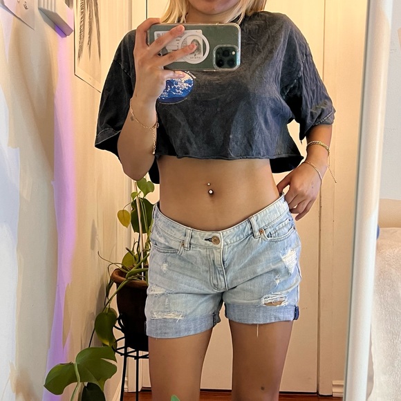 garage light wash โgirlfriendโ denim short - Picture 4 of 5